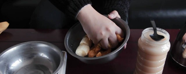 面粉怎样当钓饵视频 面粉怎样当钓饵 